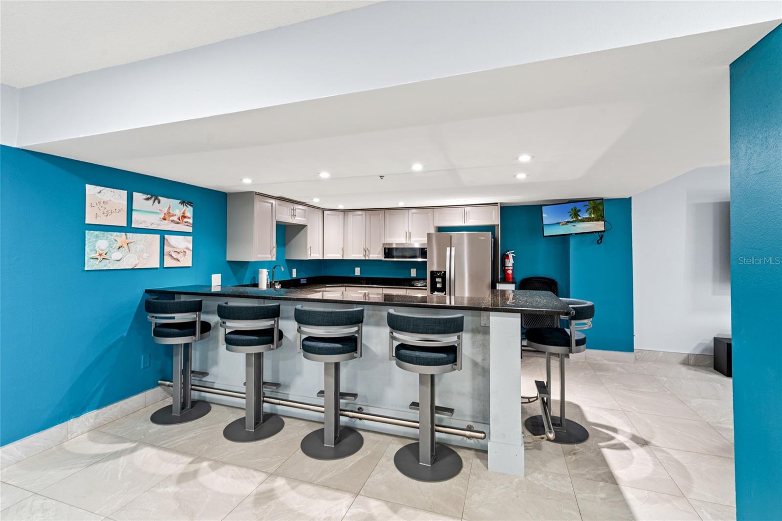 Rec room for parties and additional kitchenette