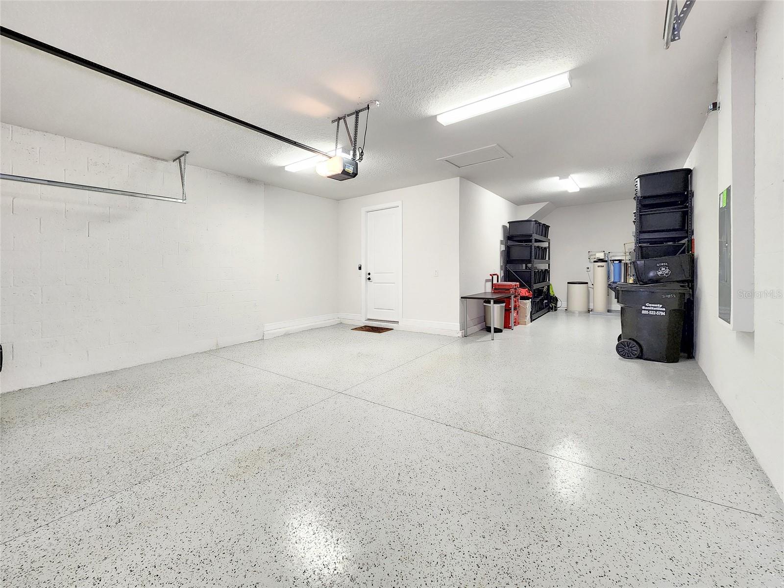 Garage with huge extra space. Gym, Workshop..ect