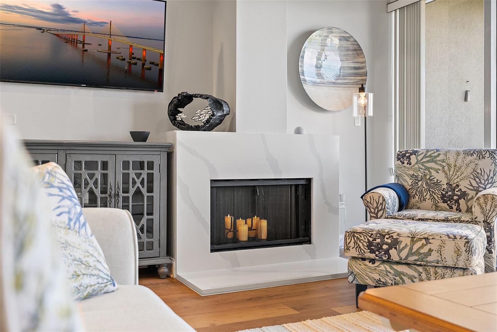 Living Room with firepalce