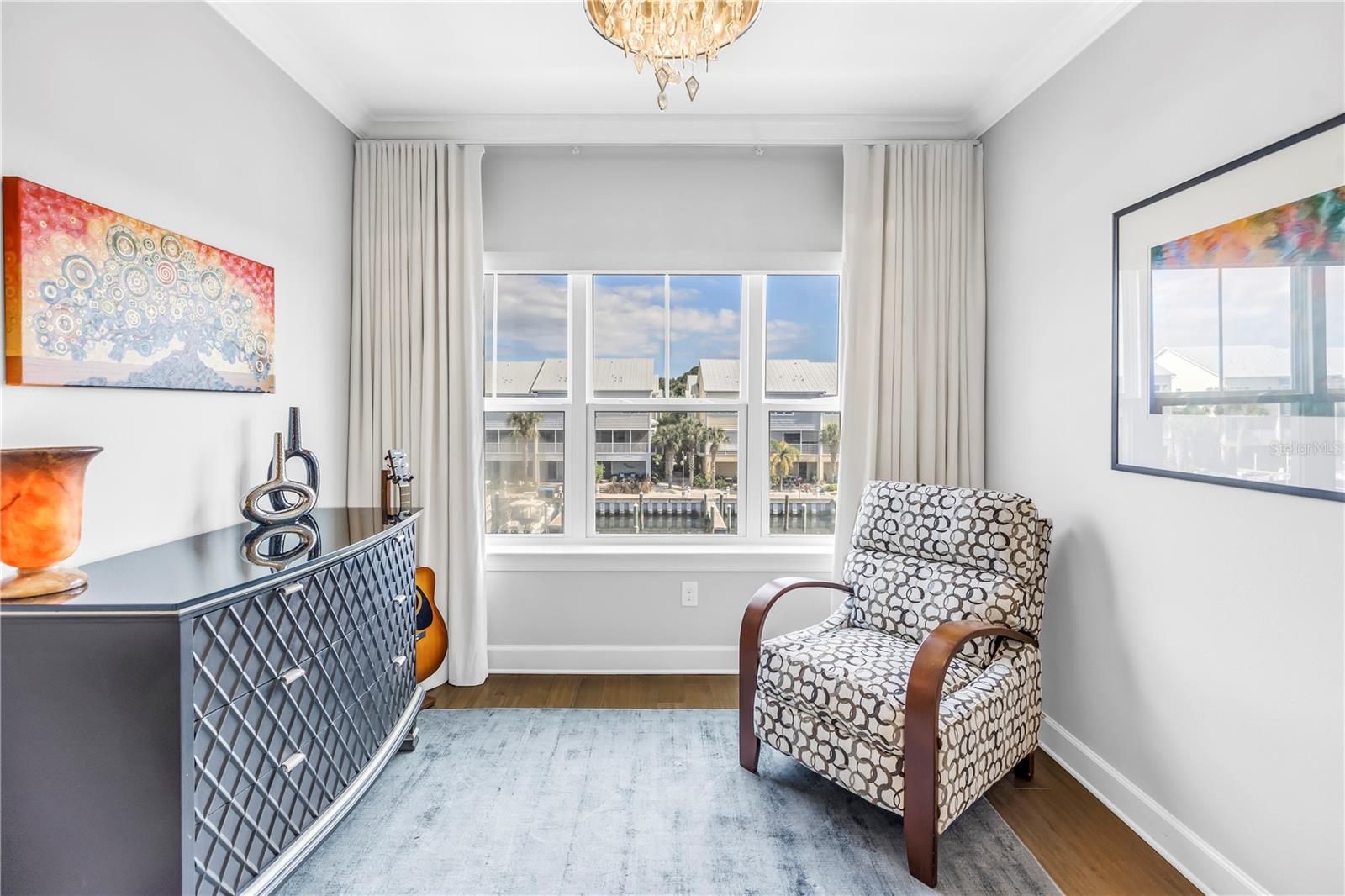 Primary bedroom sitting area