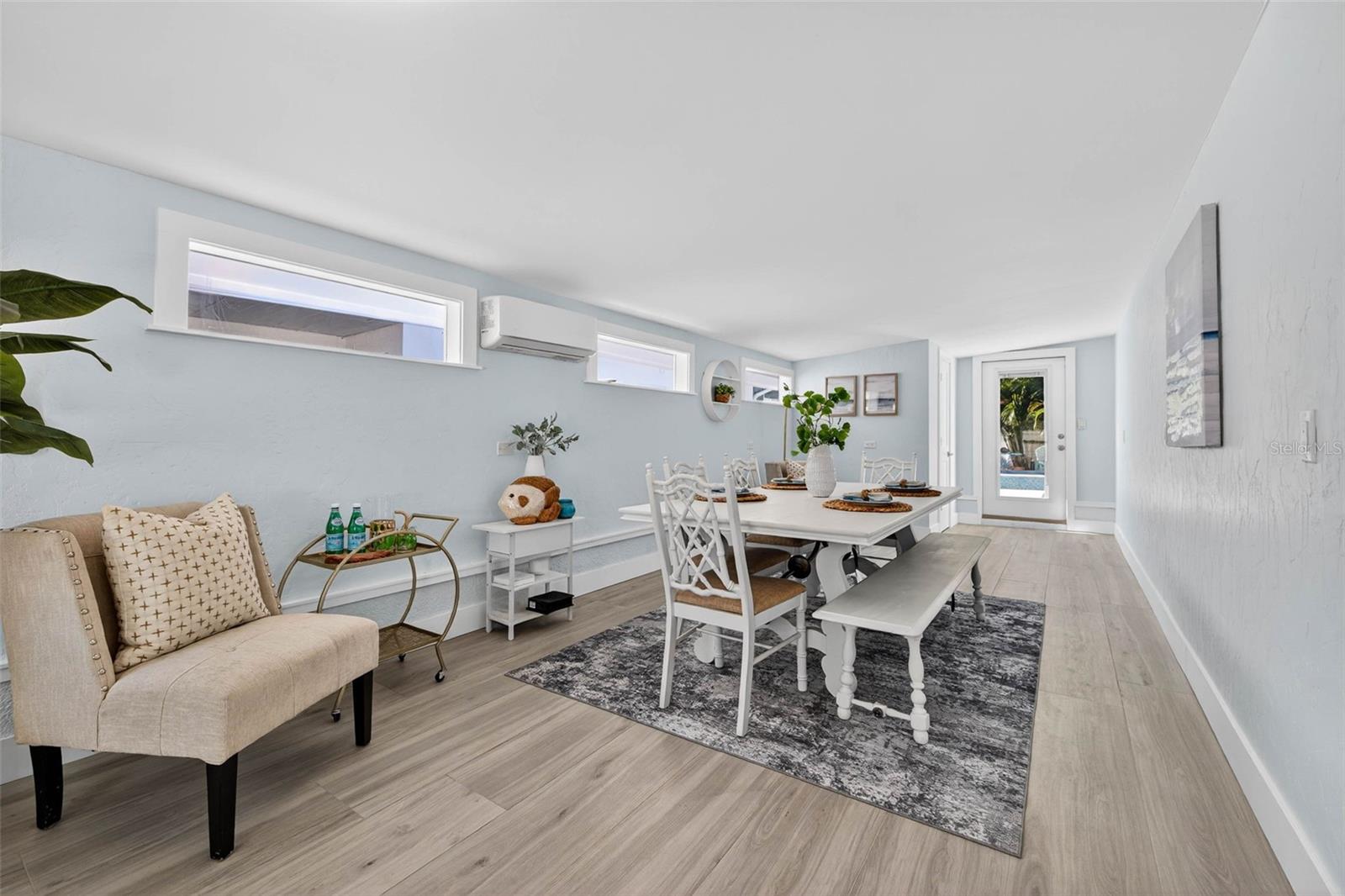 Huge Flex Space Room - Dining/Family Room/Office