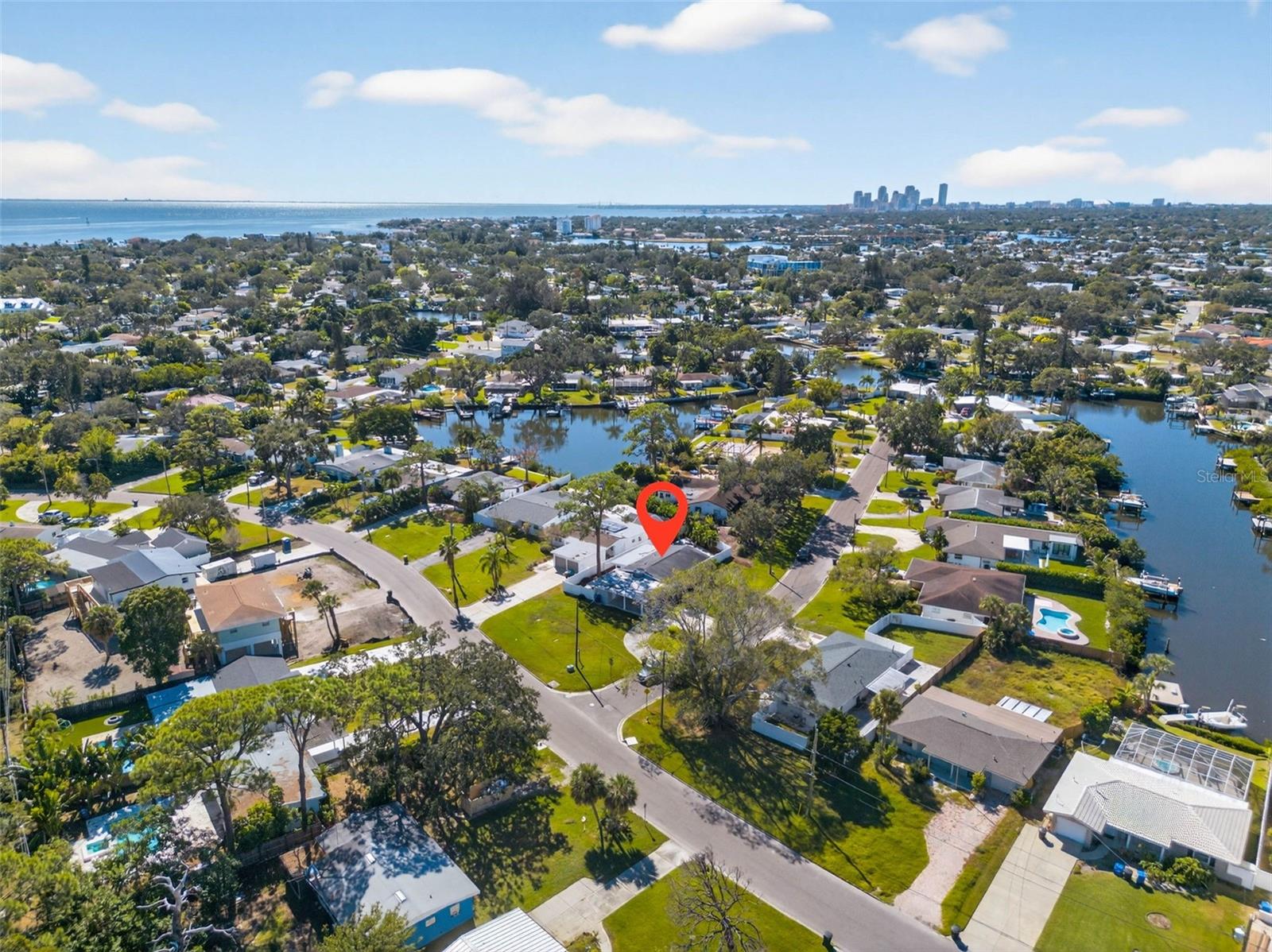 Minutes to Downtown St Pete