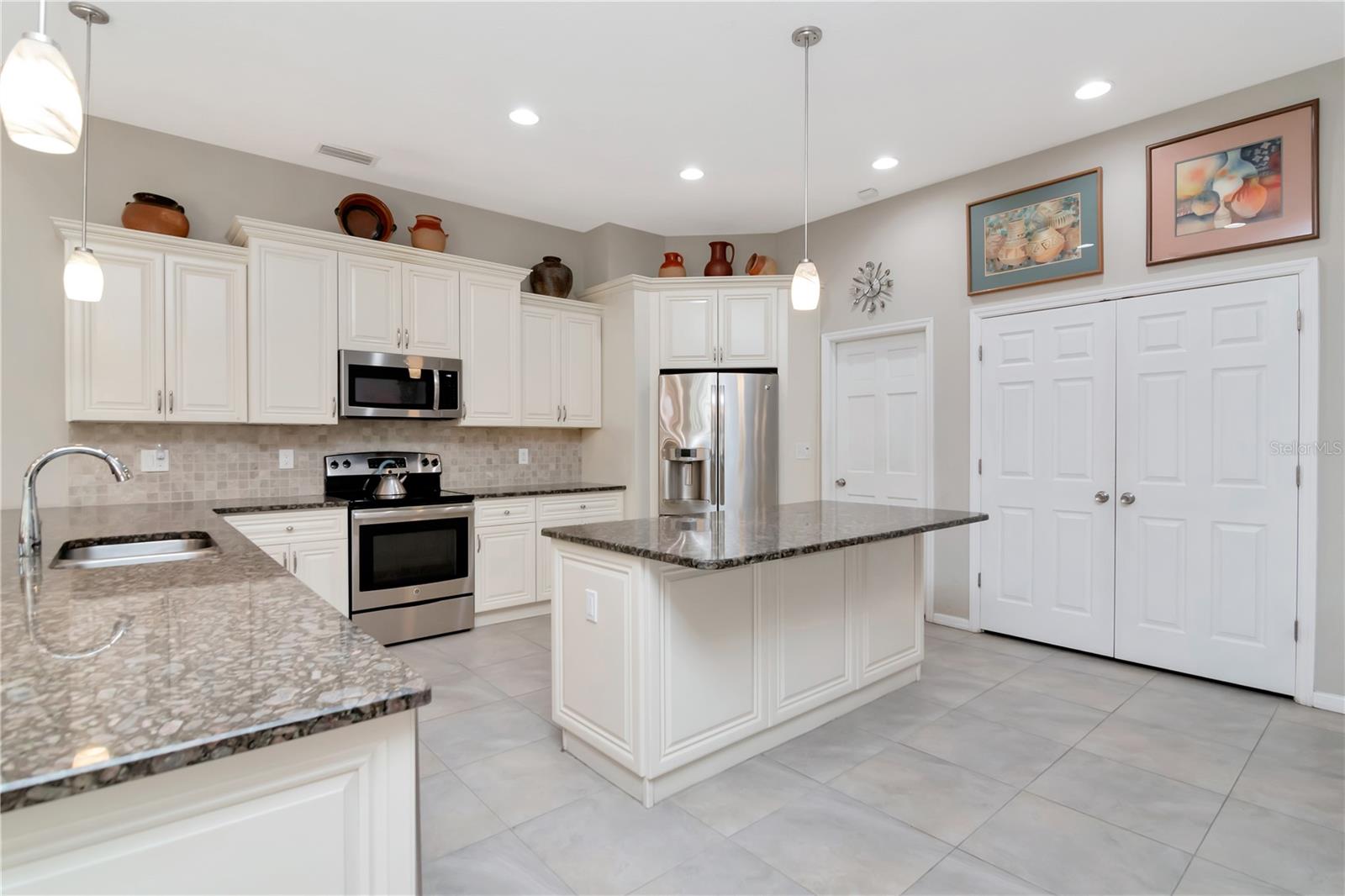 Fully updated kitchen with stainless steel appliances, large pantry, island AND breakfast bar