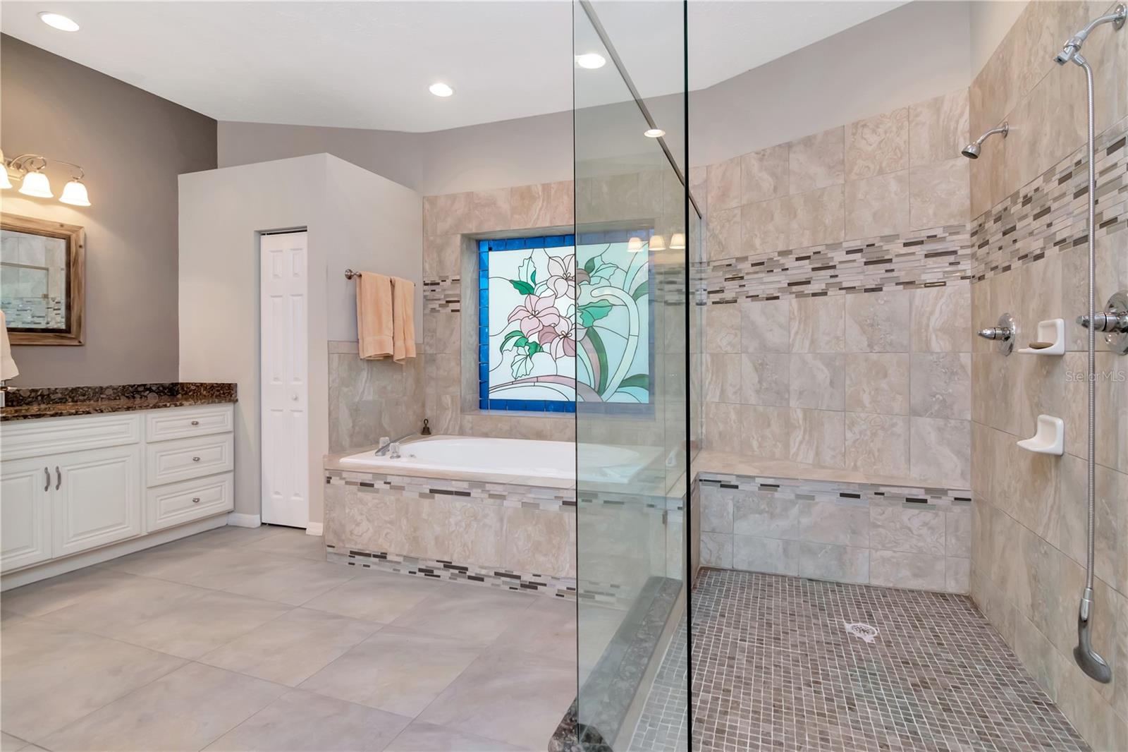 Primary Ensuite - fully updated-Frameless glass shower
