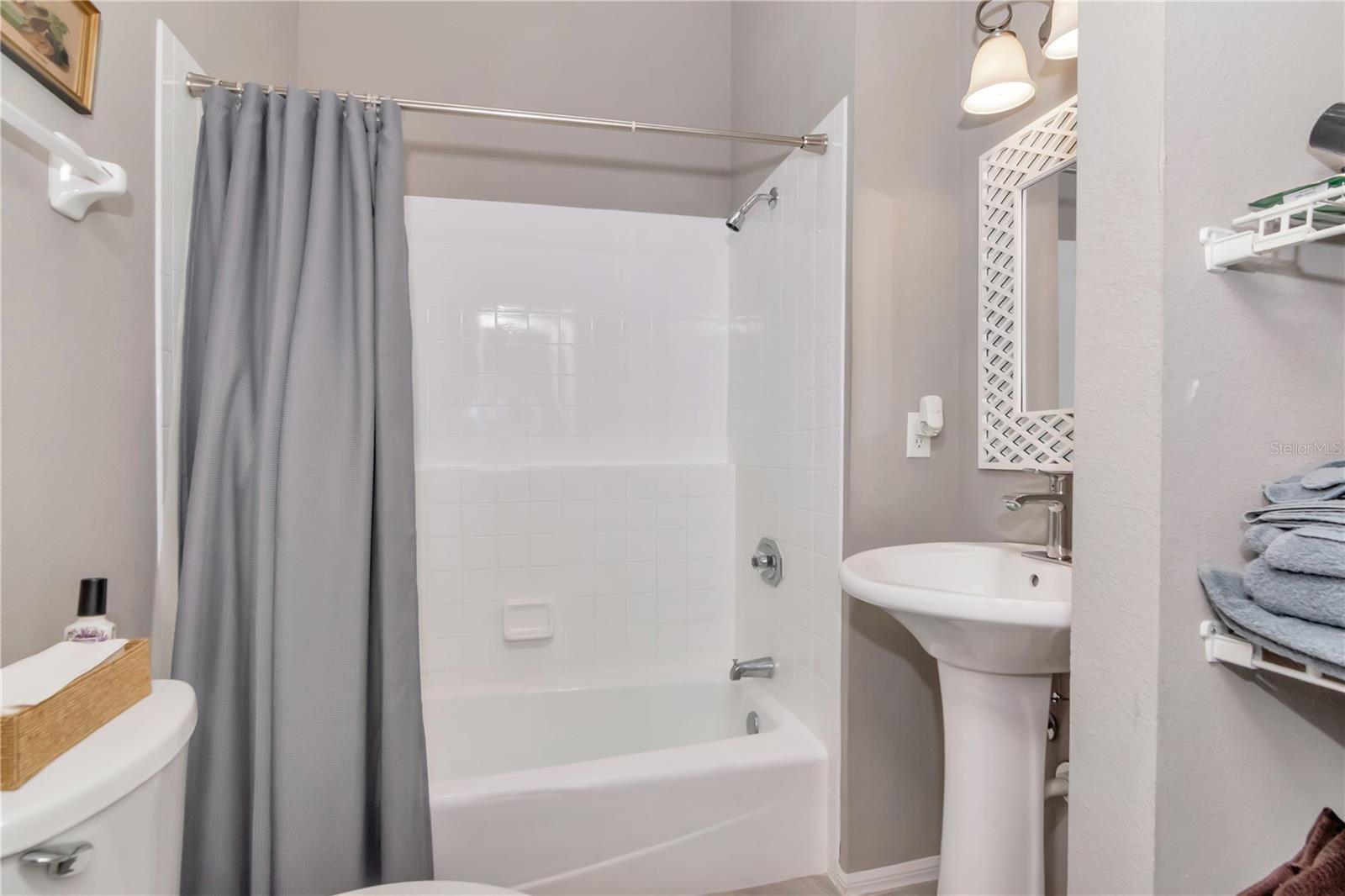 Ensuite bath - bedroom 5 - upstairs