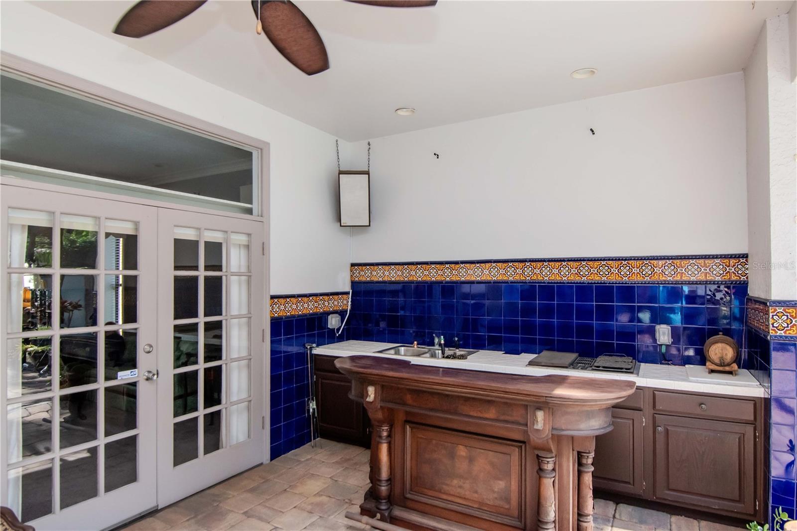 Outdoor kitchen made for entertaining - beautiful Spanish tile