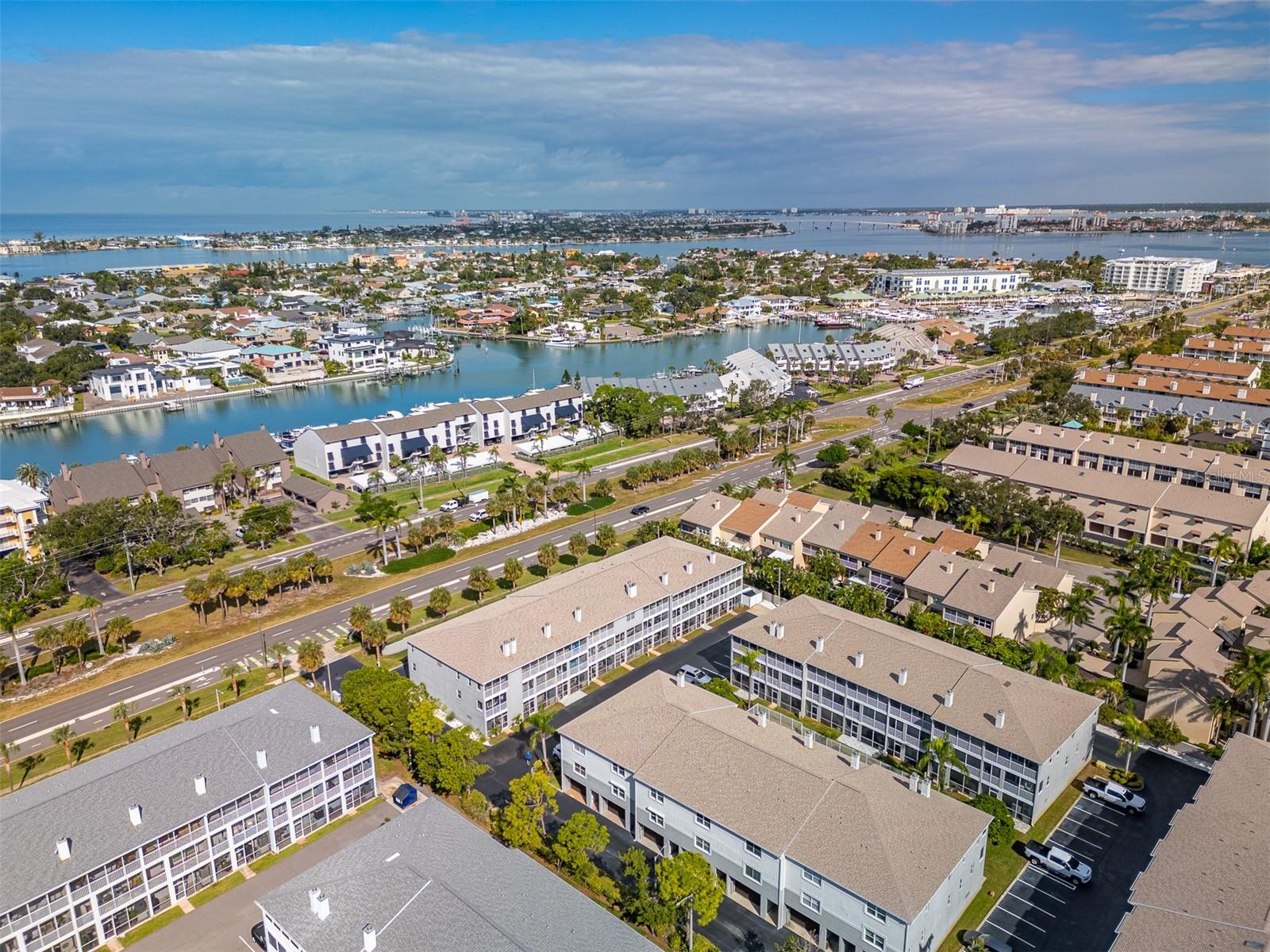 5 min drive or bike to Ft. Desoto i