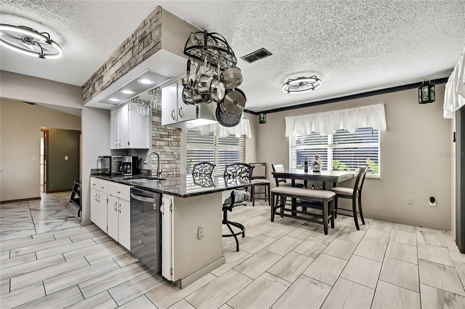 Kitchen/Dinette Area