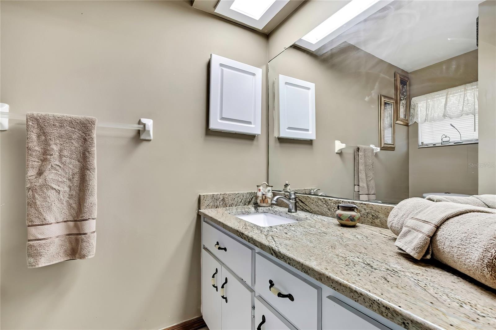 Master bedroom en suite