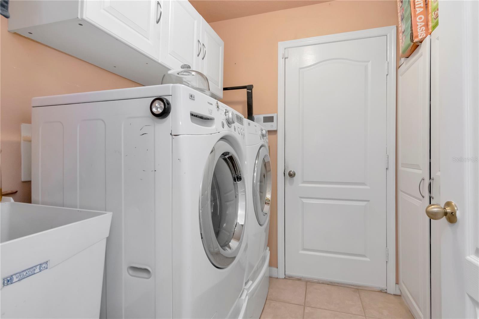 Laundry room with Utility Sink and garage access