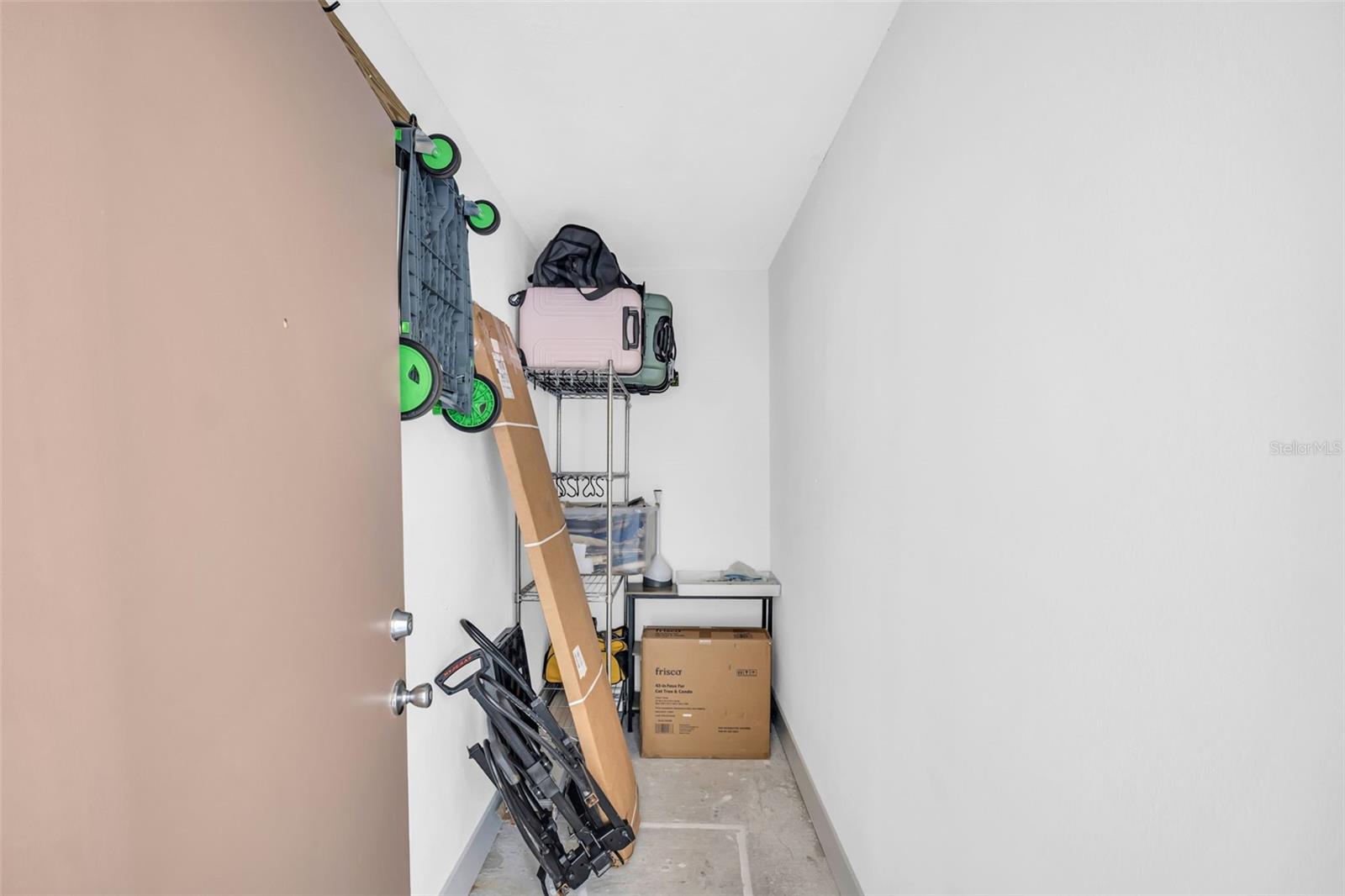 Additional storage unit only avaliable with this unit