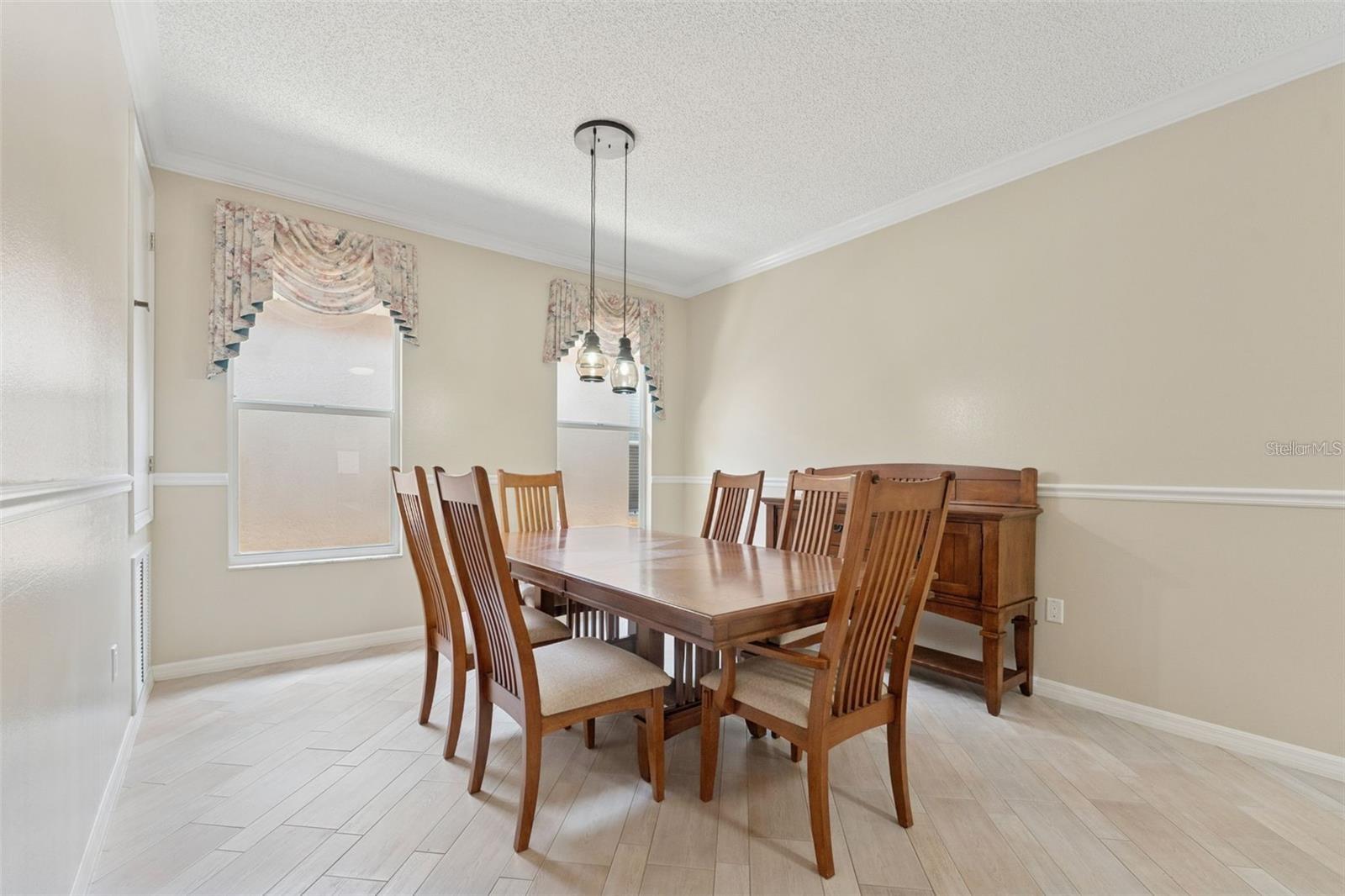 Large dining room with plenty of room for any size table