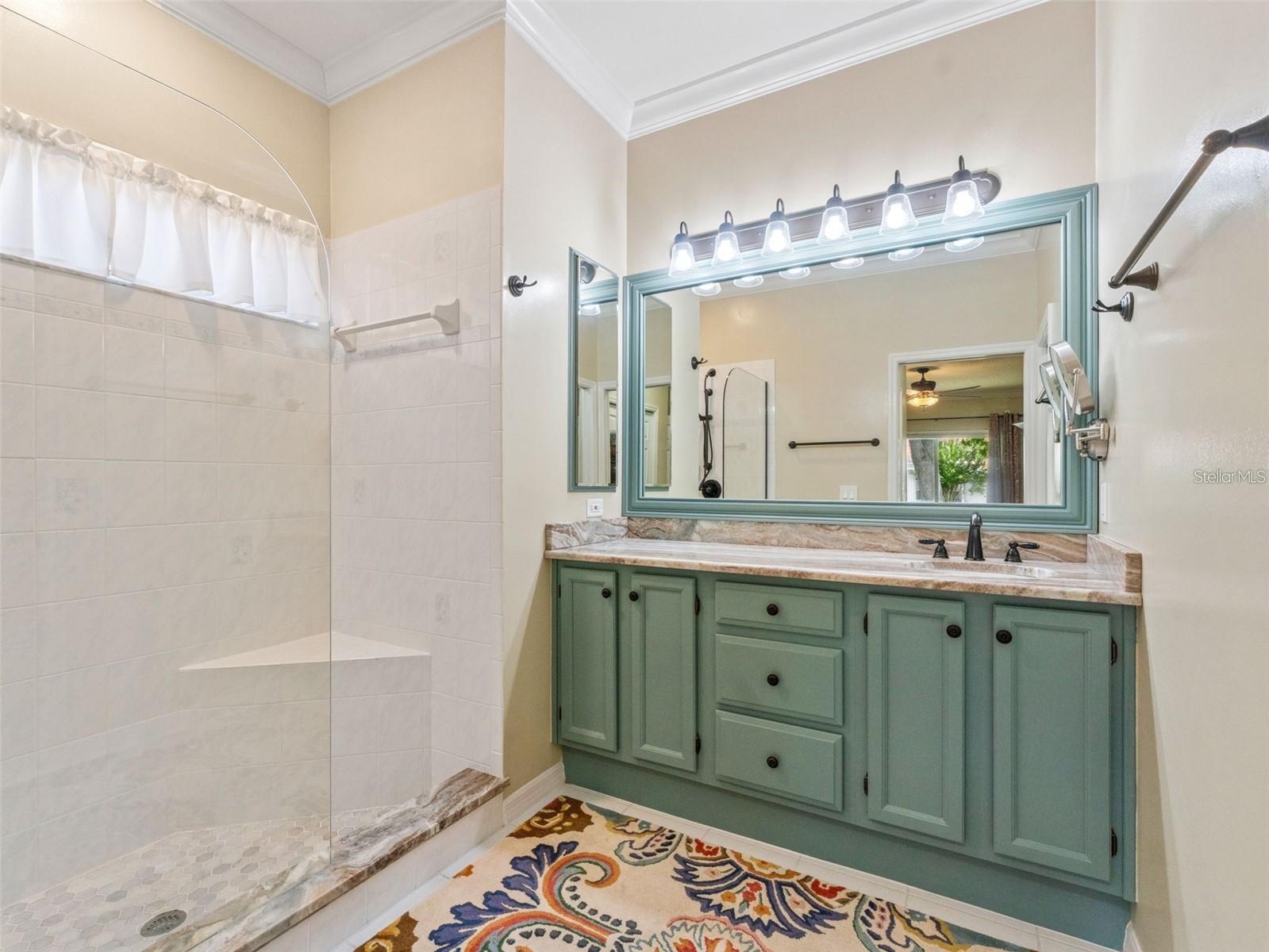 Beautifully updated en-suite bathroom