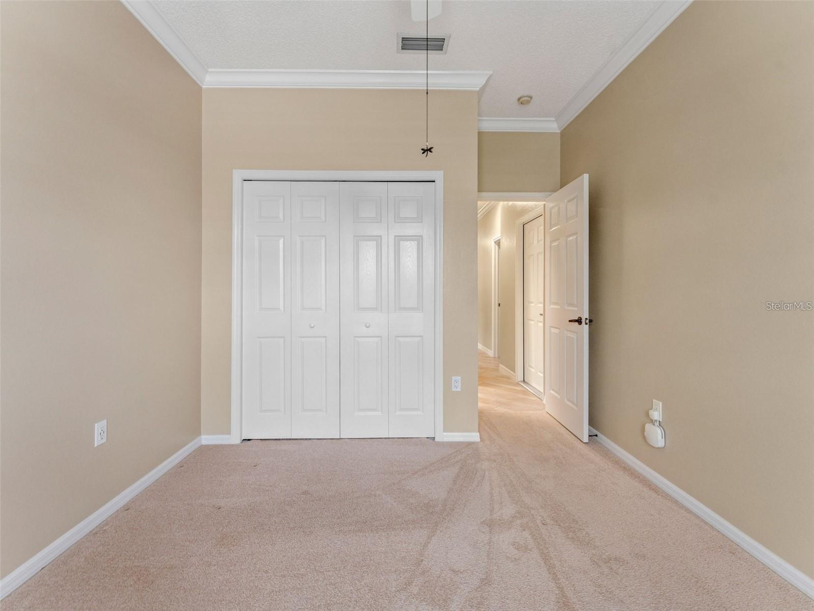 3rd bedroom w/ built in closet