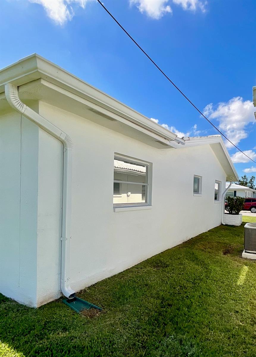 29-Exterior - bedroom side of house