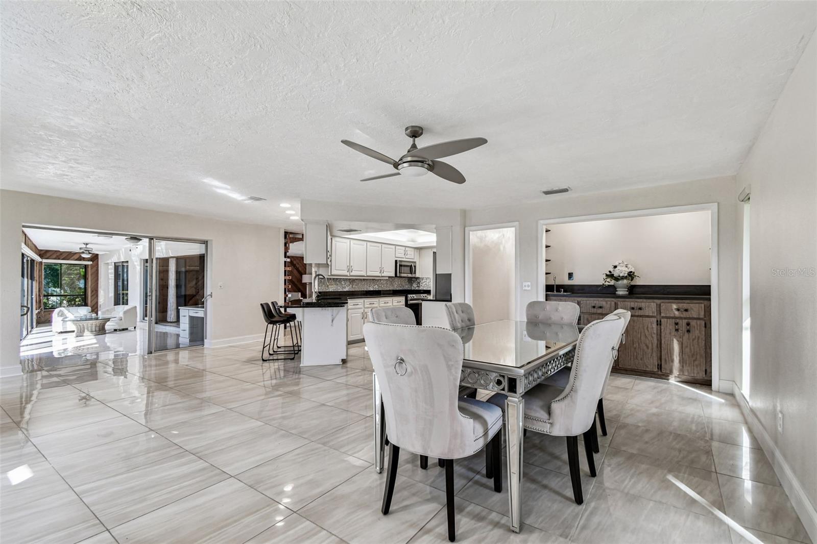 Open-Plan Kitchen/Dining area