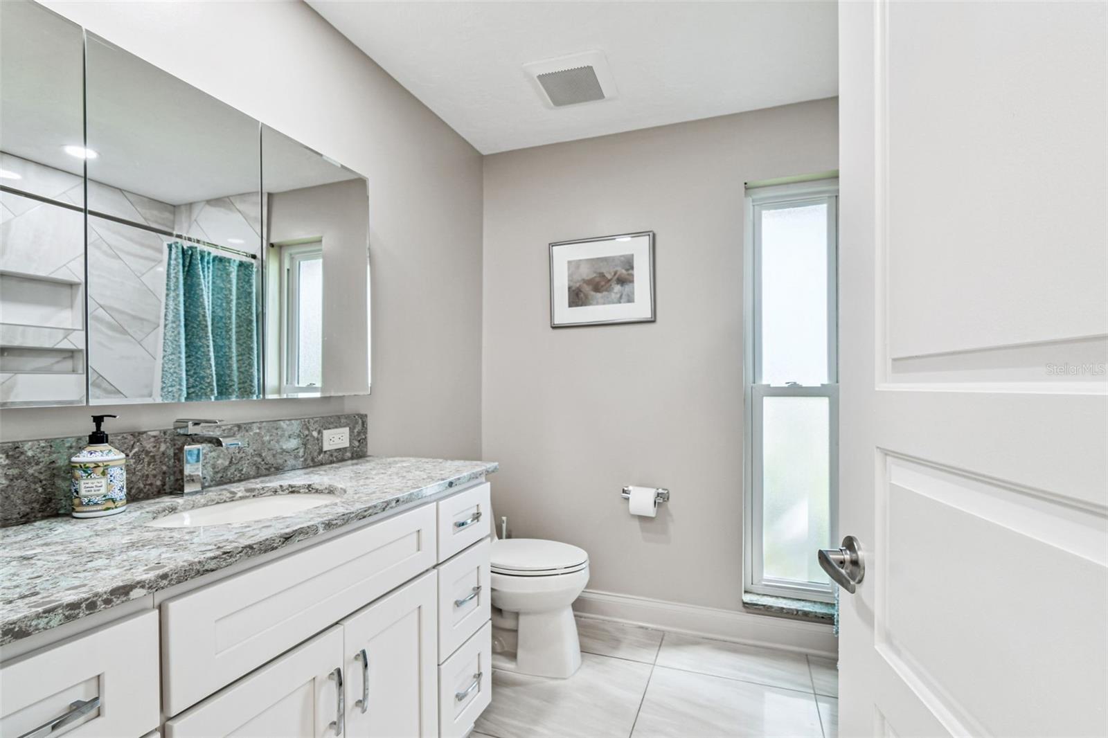 Second bathroom/Guest