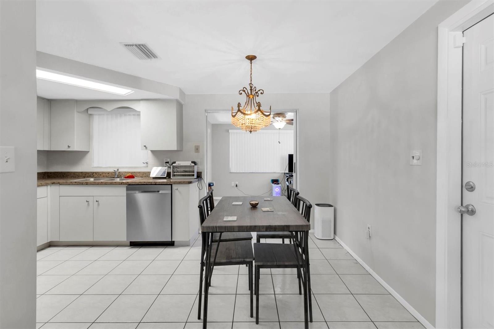 eat in kitchen space