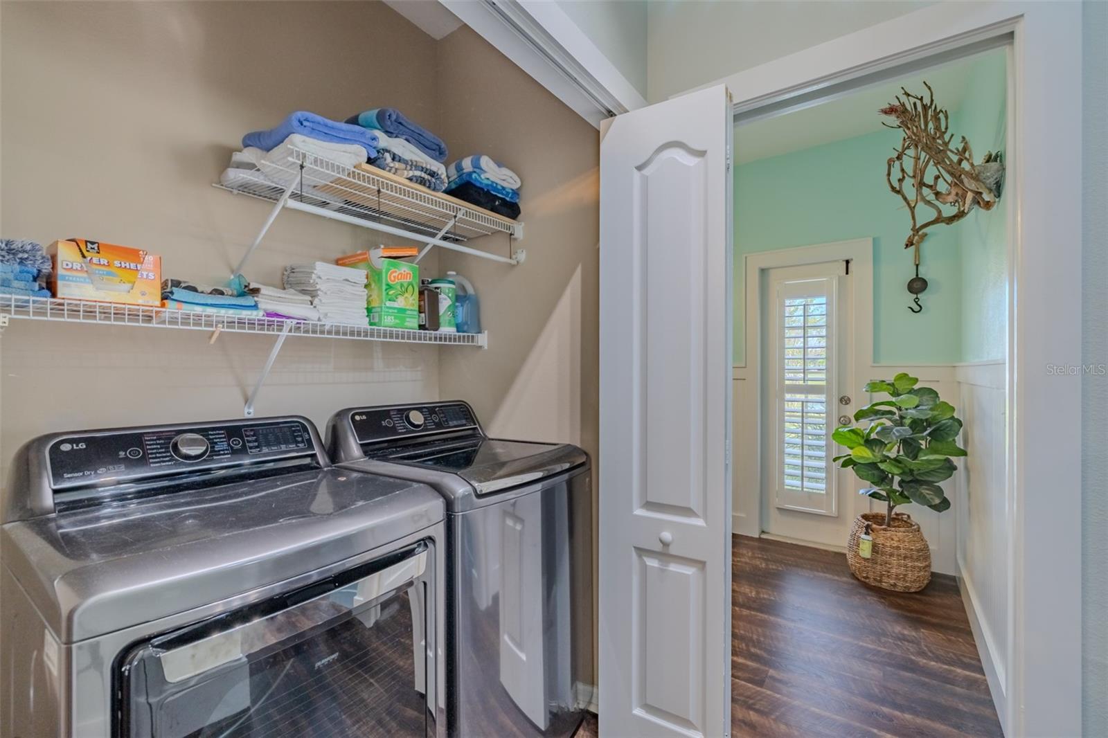 Laundry looking into 1/2 bath