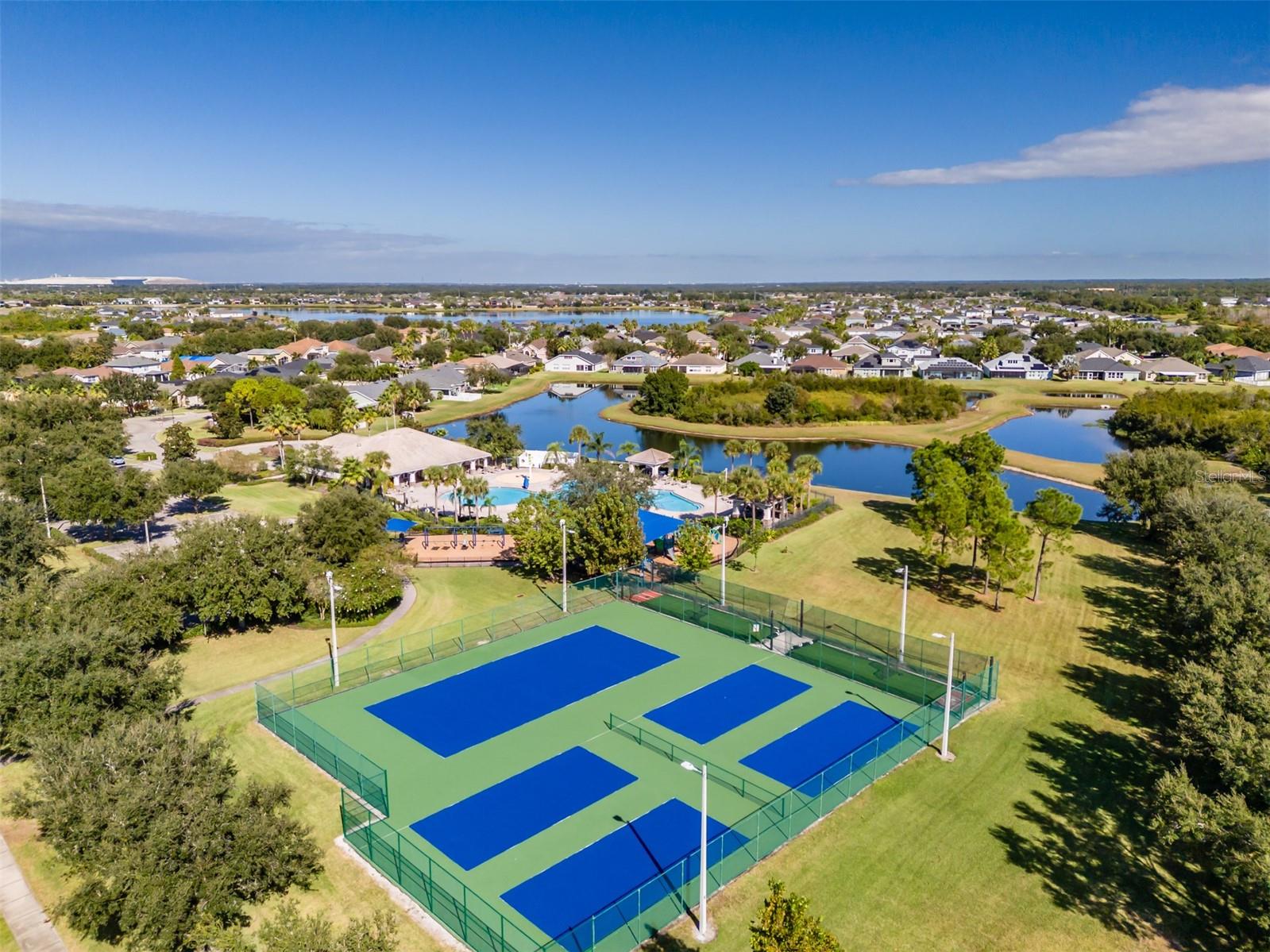 tennis/pickleball courts