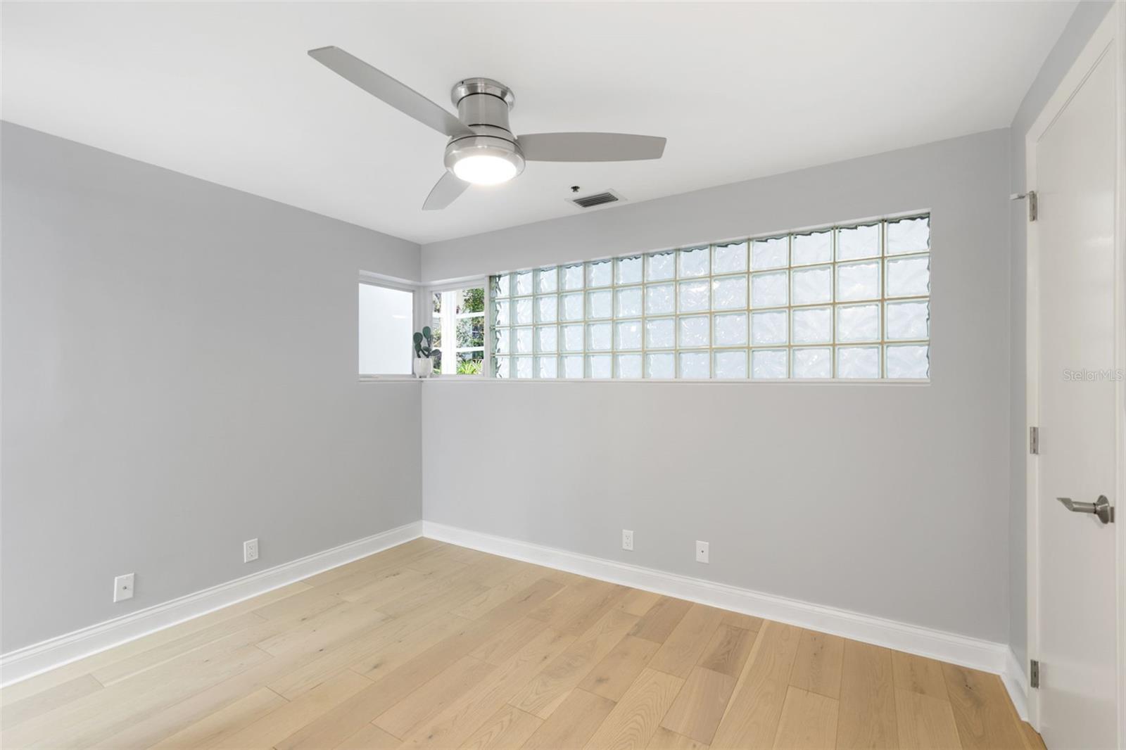 Bedroom that can be an office