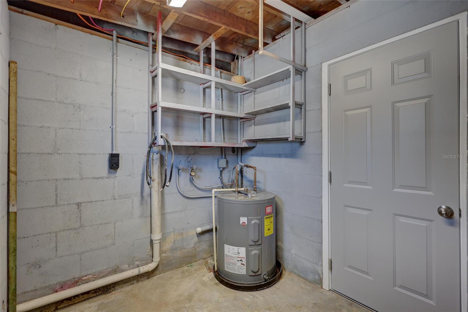 Separate laundry/utility room with washer/dryer hookups