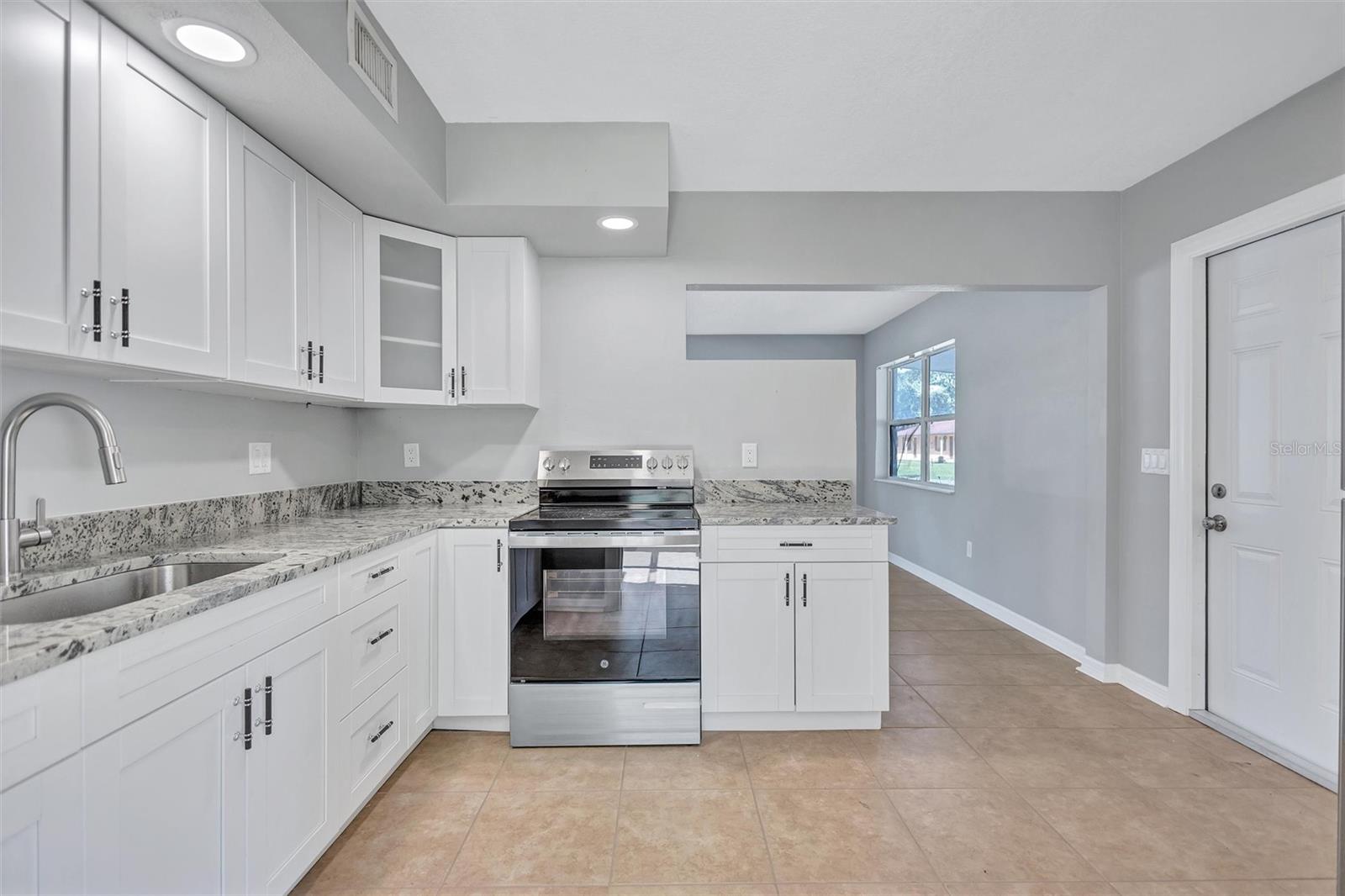 Fully updated kitchen