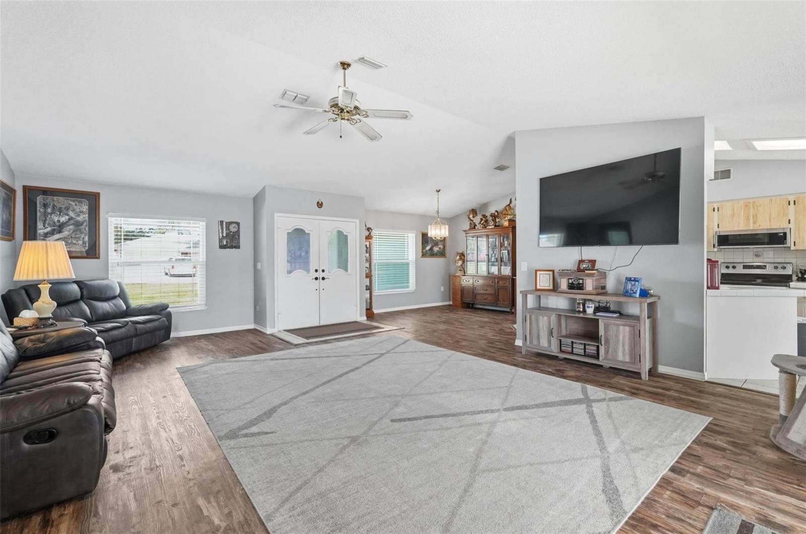 Living room/dining room