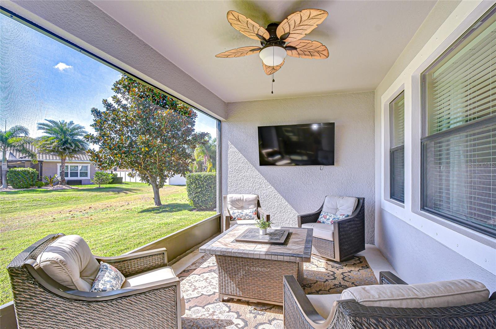 Screened Lanai – Stream, Relax, Entertain