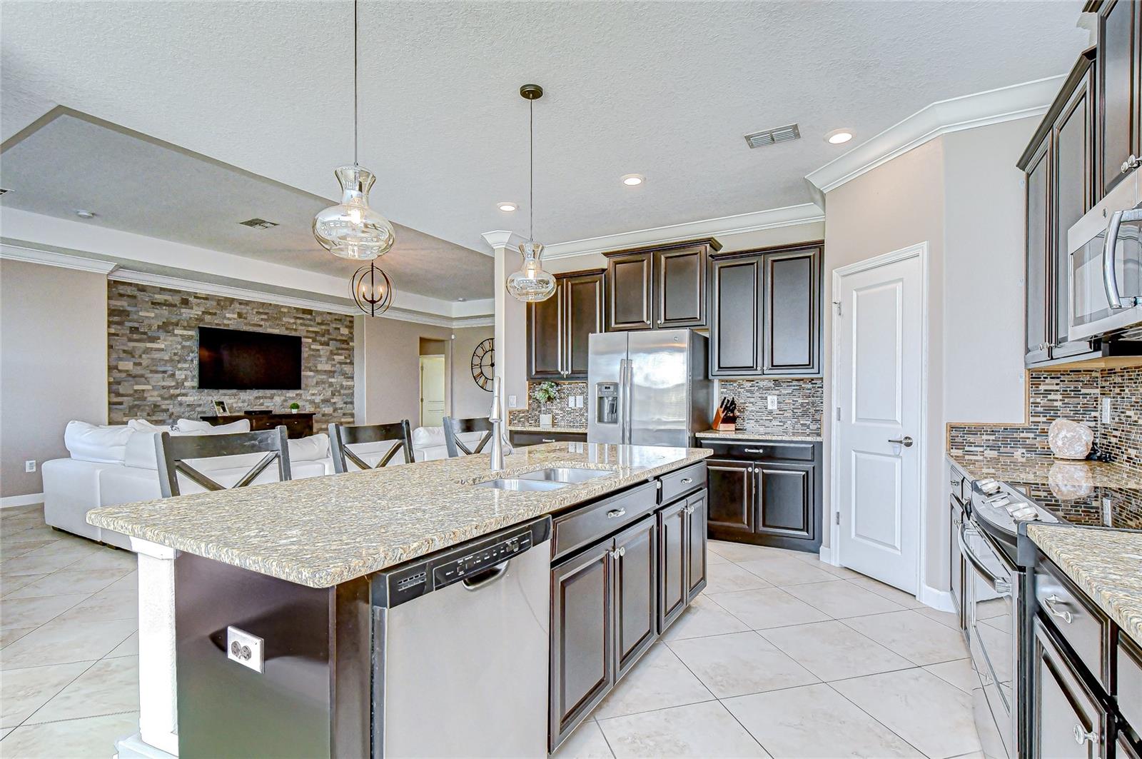 Granite Countertops & Island – Style Meets Function