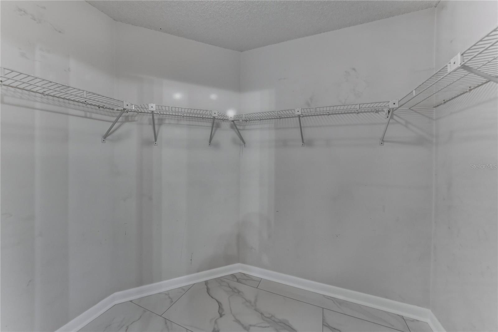 Main Bedroom Walk-In