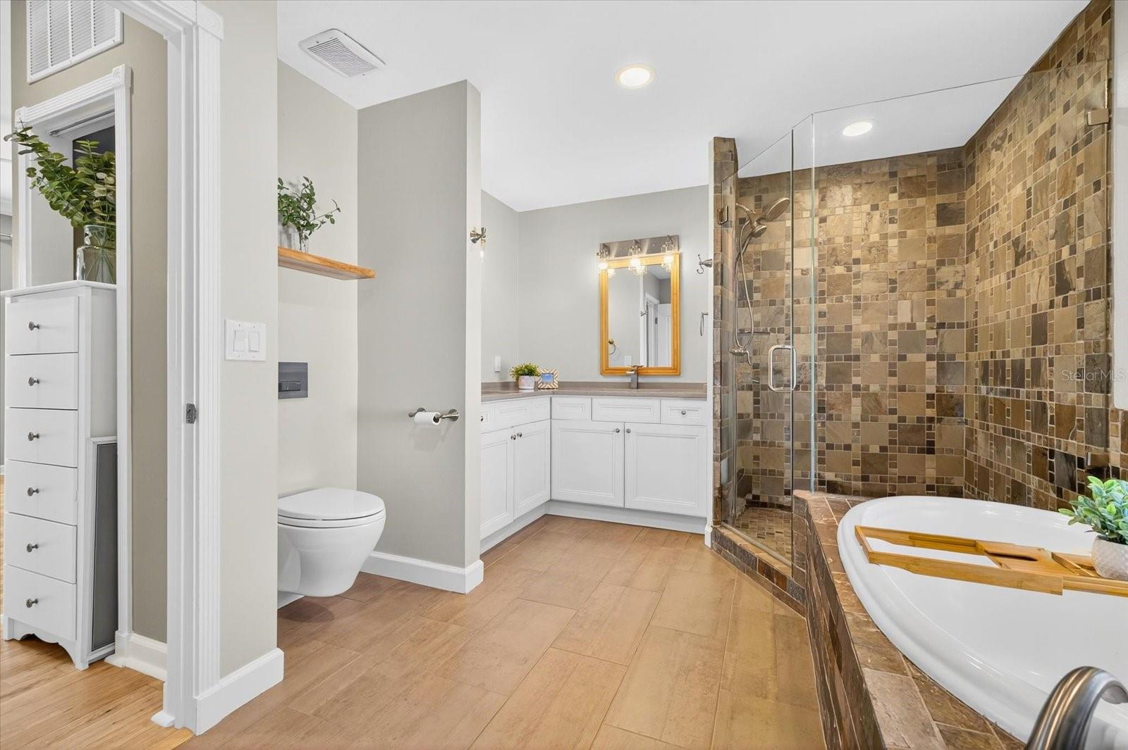 4th level bath with garden tub