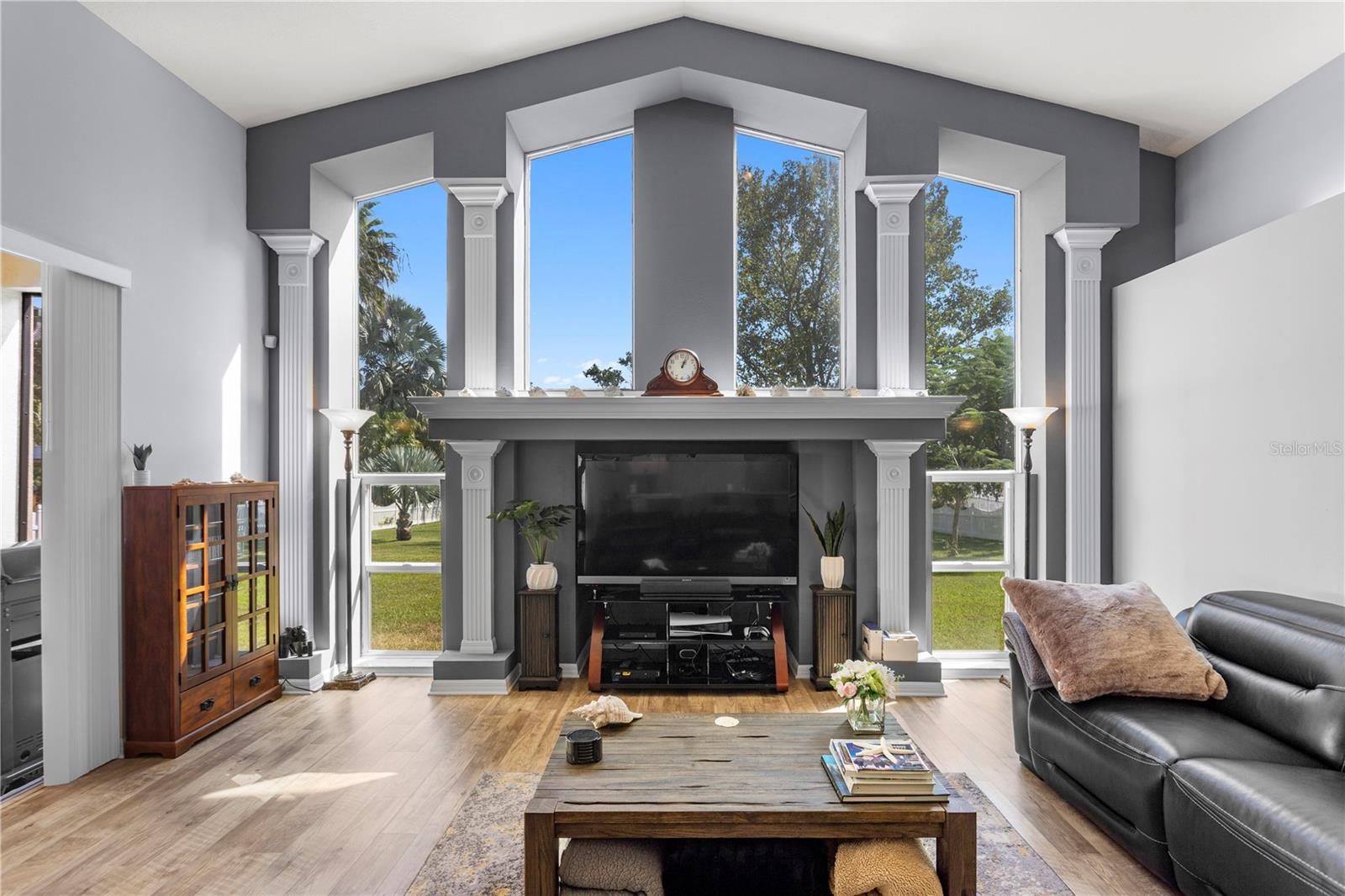 Cozy family room with lakeside ambiance.