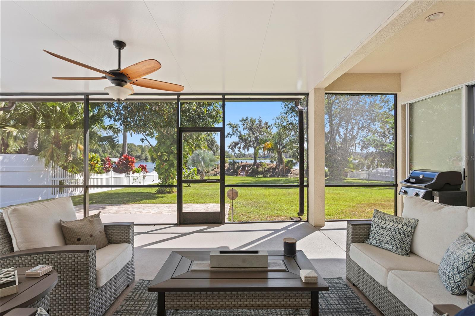 Al fresco dining overlooking the lake.
