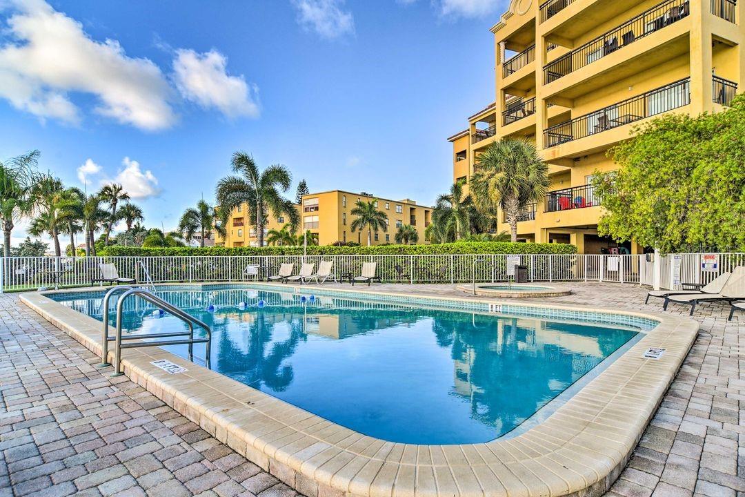 Heated Waterfront pool