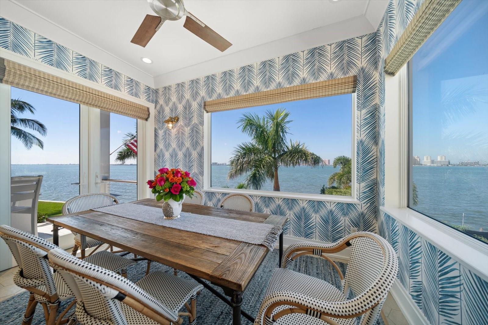 The breakfast room with access to the veranda