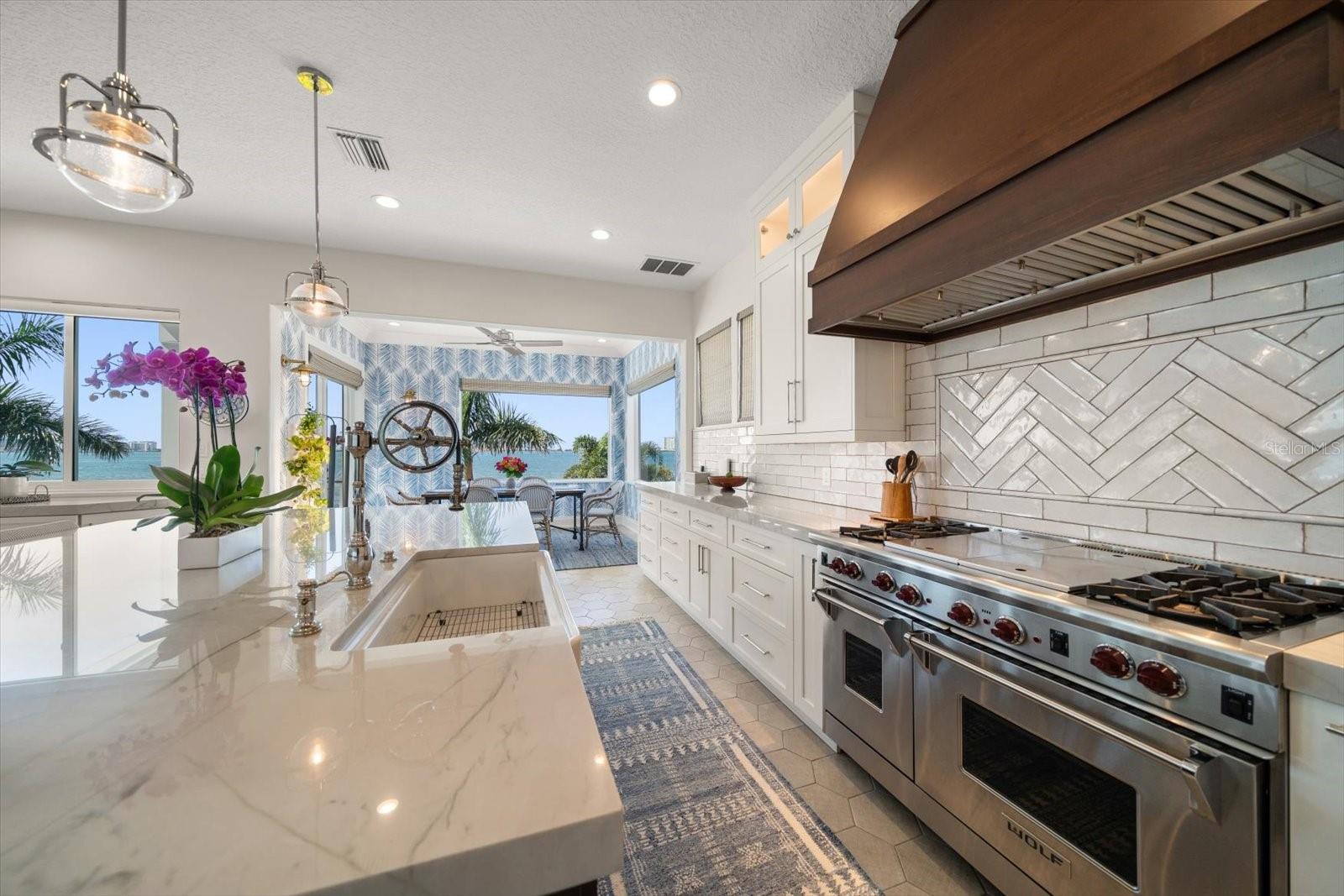 Exquisite upgrades to this beautiful kitchen