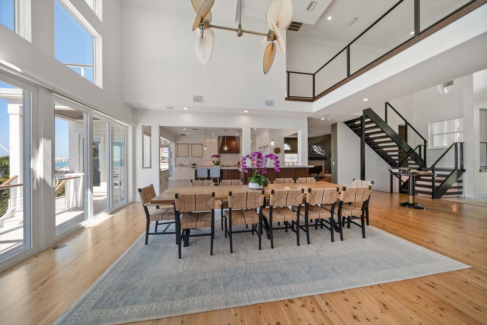 Large dining area for entertaining