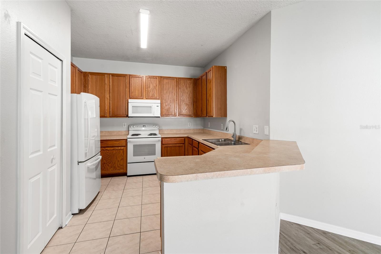 Kitchen with a nice breakfast bar.