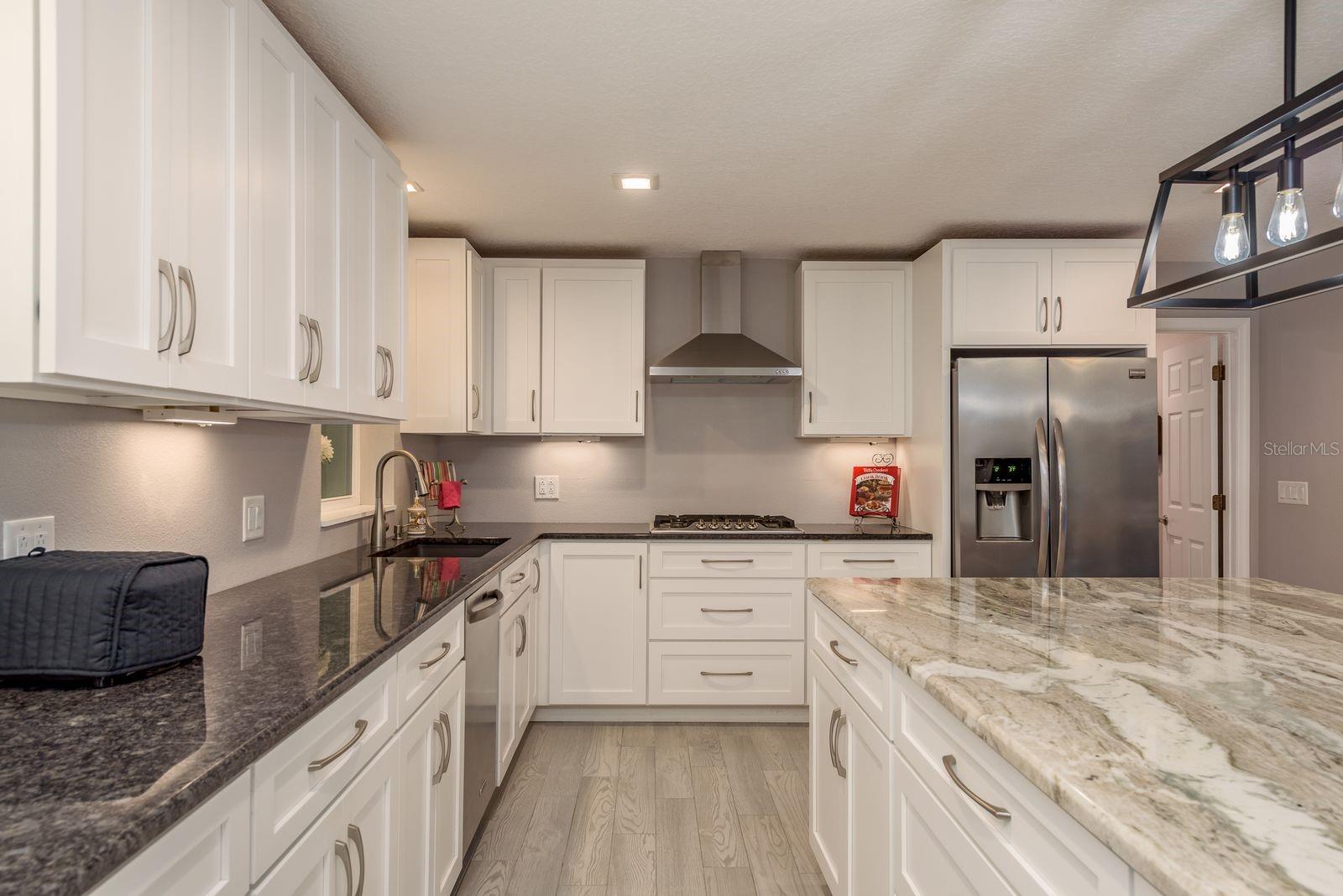 Double oven, perfect for hosting big dinners