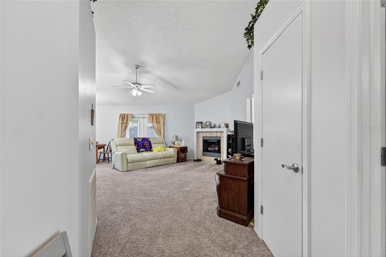 Entry at 204 Sugar Creek Dr, Plant City