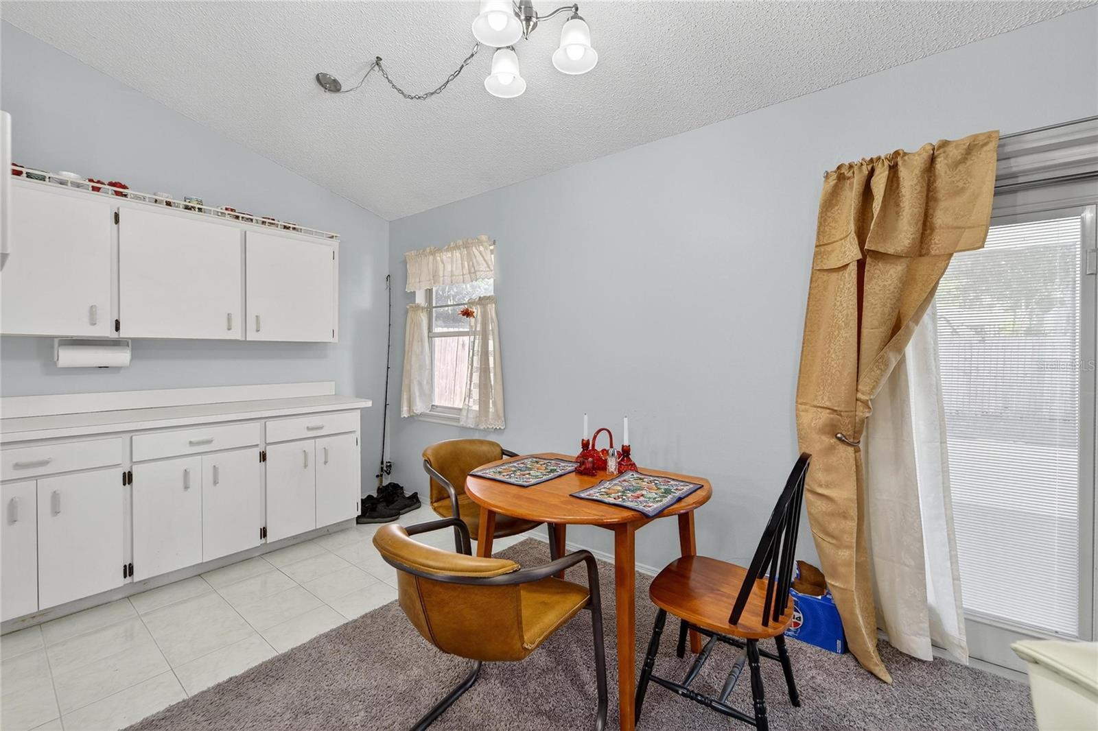 Dinette at 204 Sugar Creek Dr, Plant City