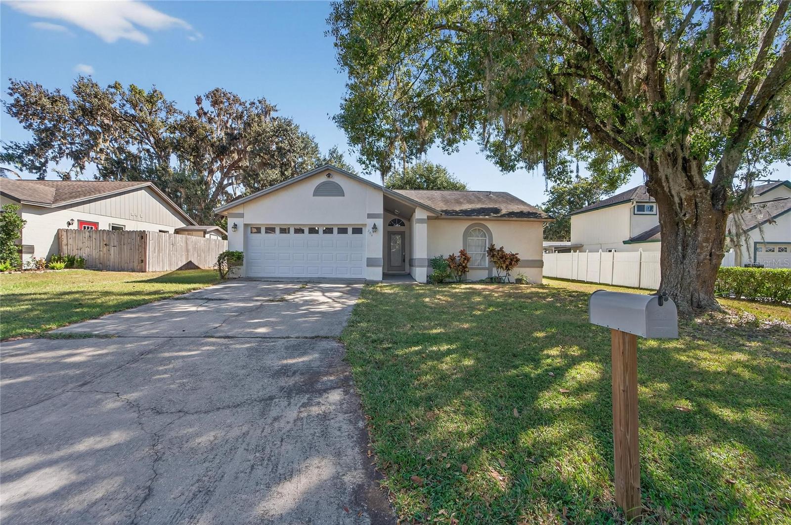 Exterior at 204 Sugar Creek Dr, Plant City