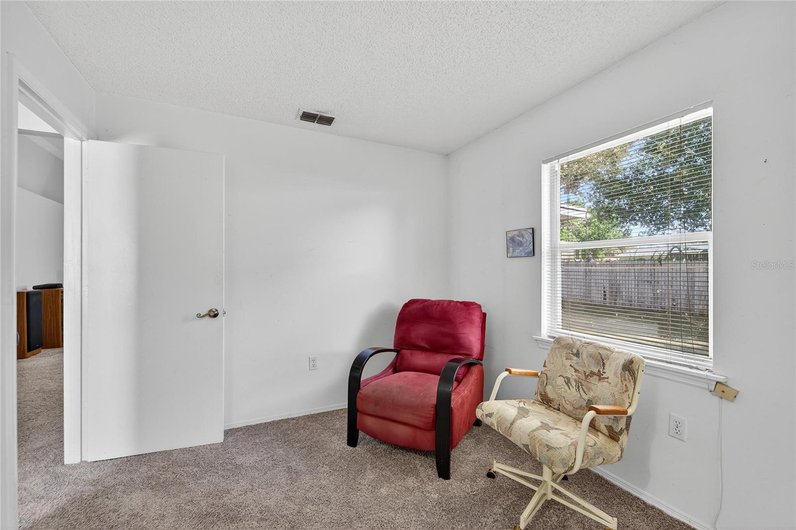 Bedroom 2 at 204 Sugar Creek Dr, Plant City