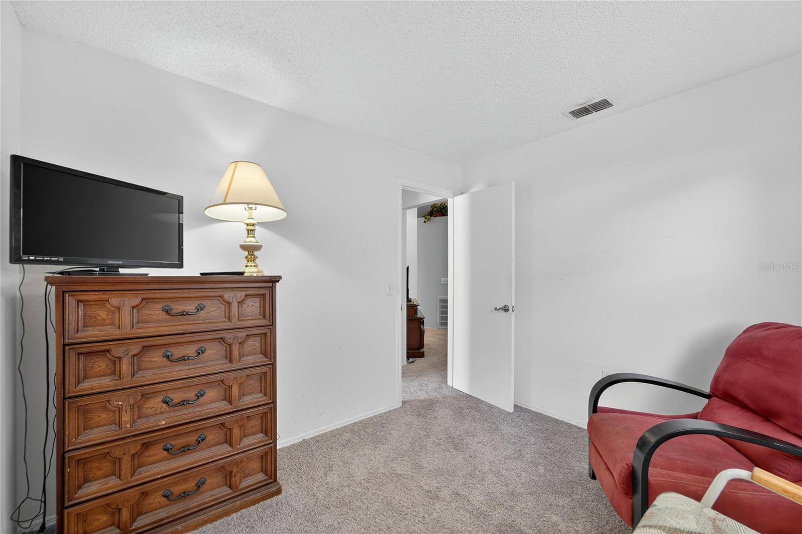 Bedroom 2 at 204 Sugar Creek Dr, Plant City