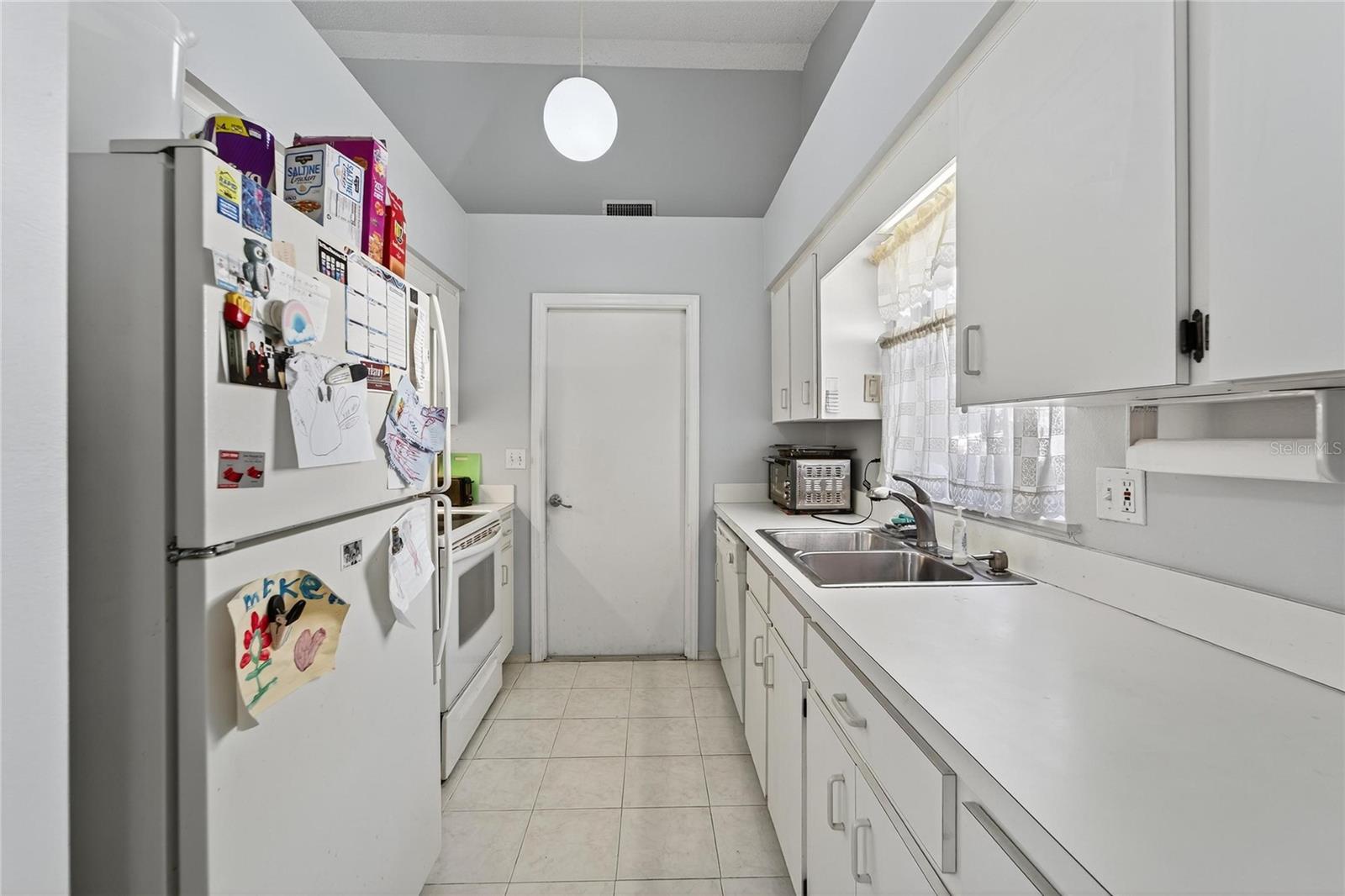 Kitchen at 204 Sugar Creek Dr, Plant City