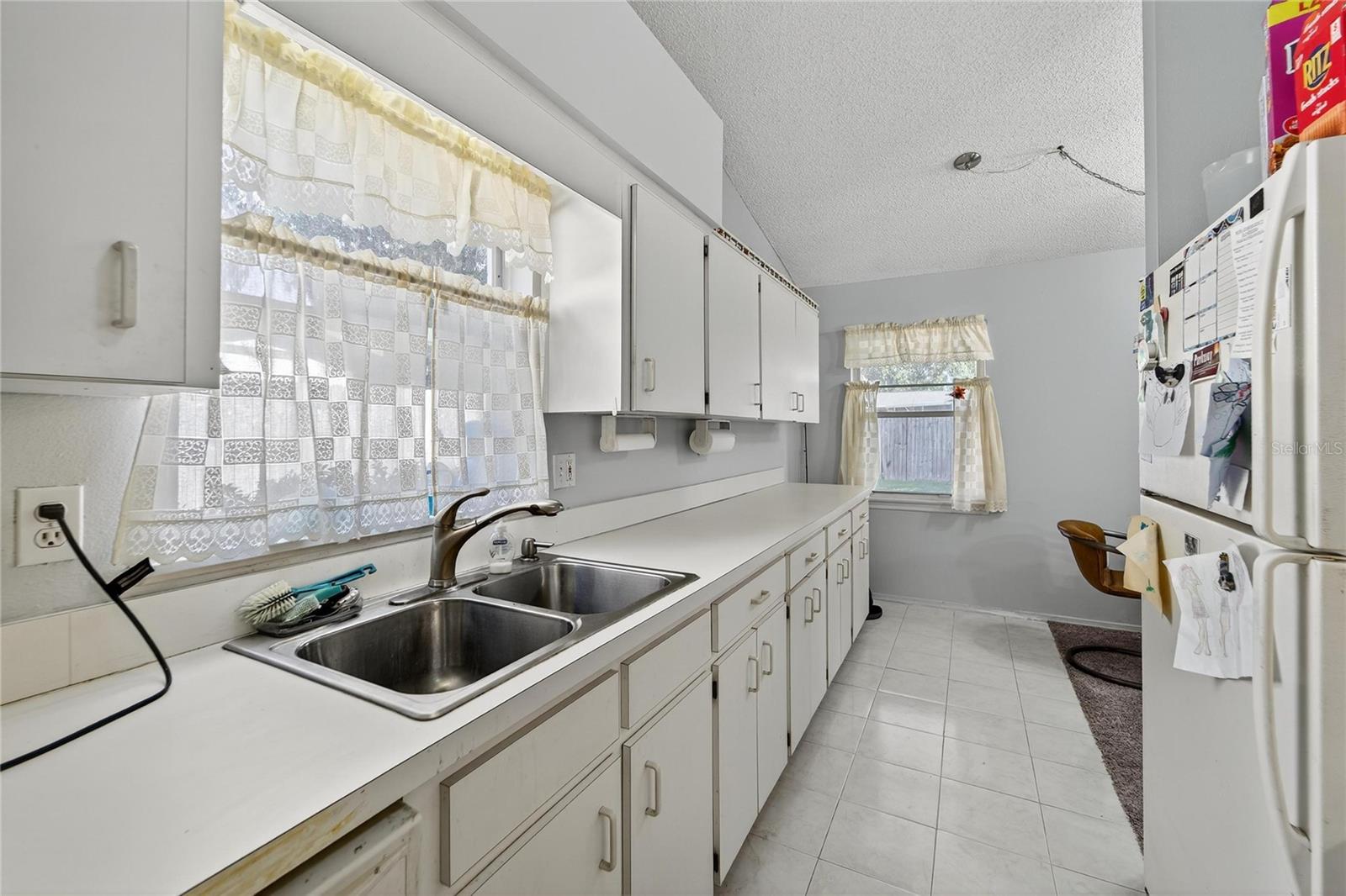 Kitchen at 204 Sugar Creek Dr, Plant City