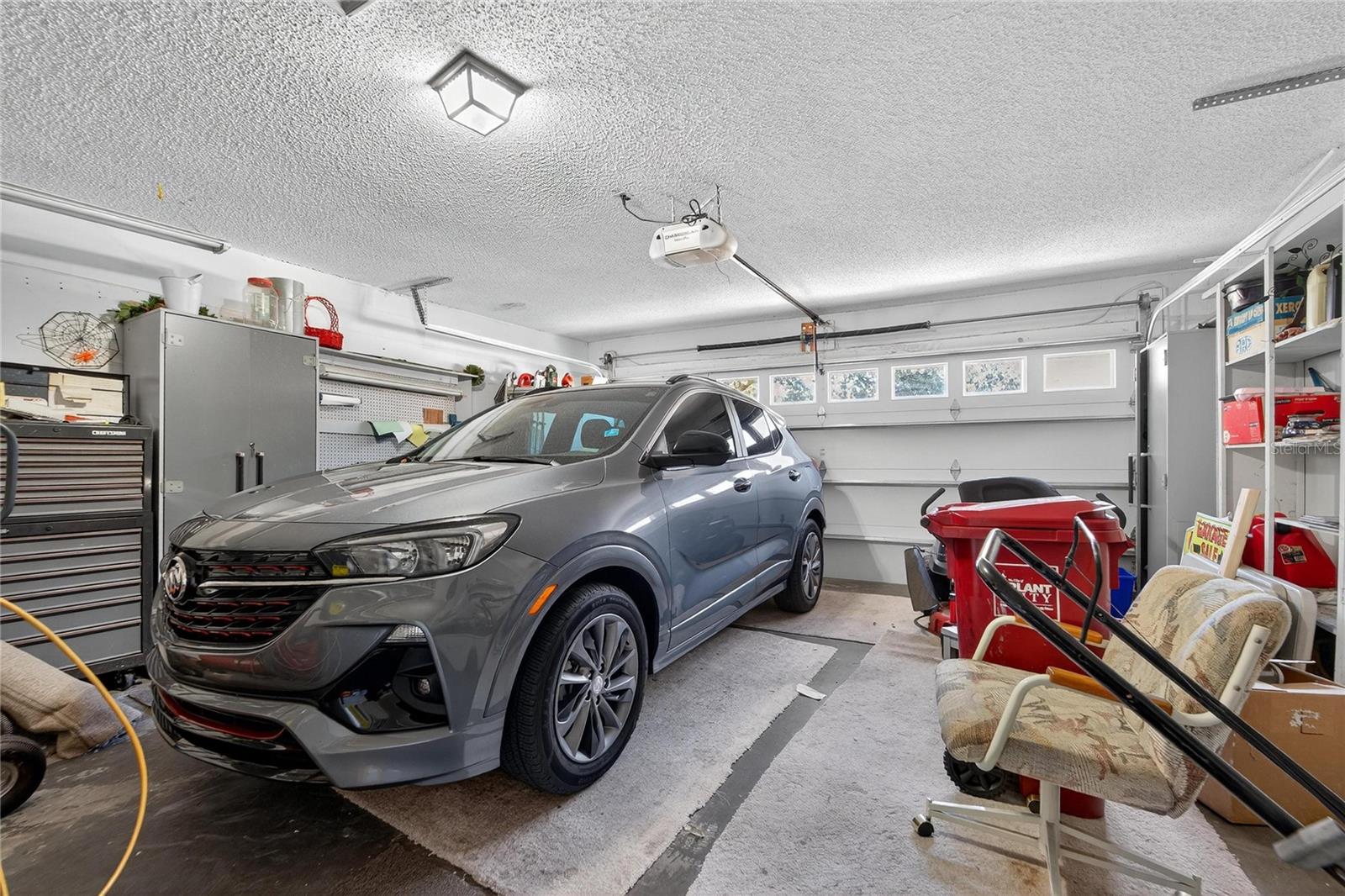 Garage at 204 Sugar Creek Dr, Plant City