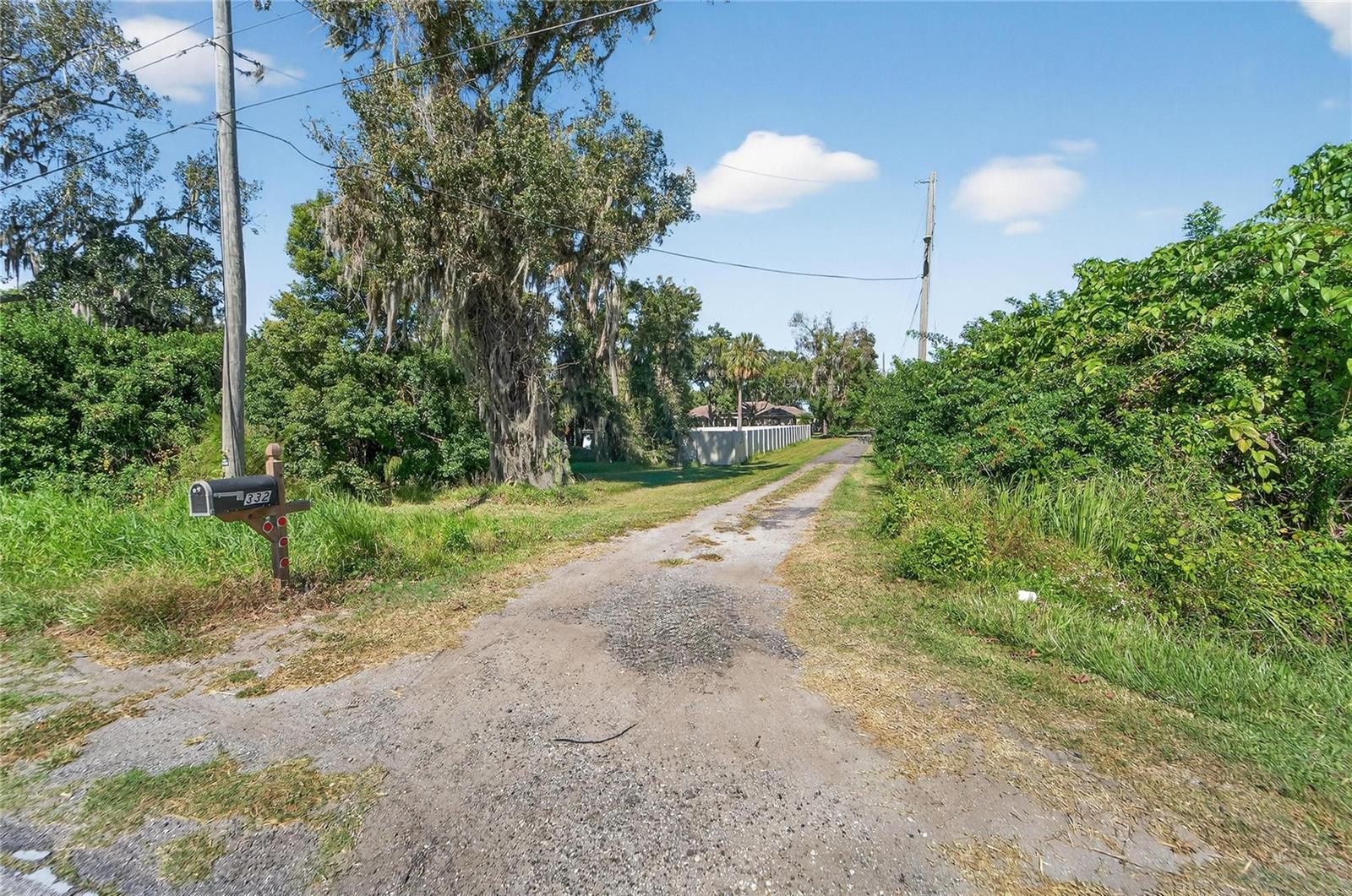Driveway at 332 Holloway Rd, Plant City