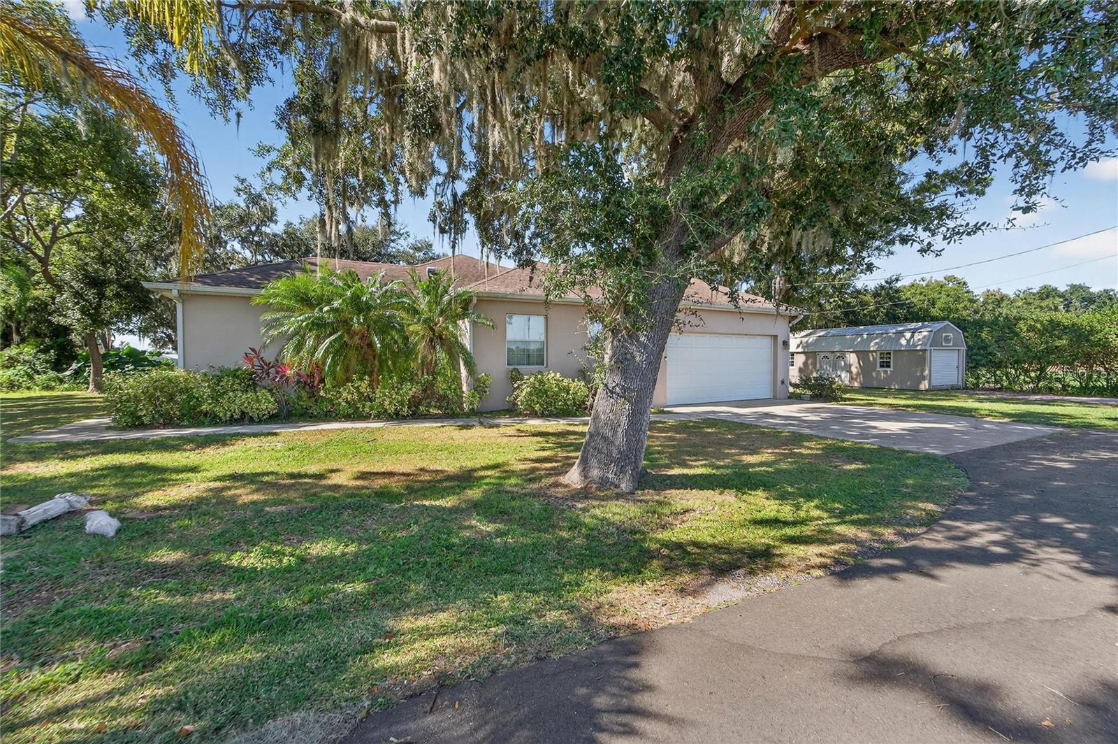 Yard at 332 Holloway Rd, Plant City